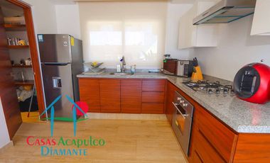 Departamento en condominio con club de playa. Terraza con vista a la alberca