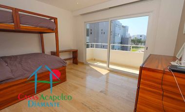 Departamento en condominio con club de playa. Terraza con vista a la alberca