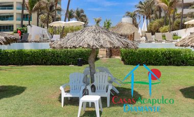 Departamento en condominio con club de playa. Terraza con vista a la alberca