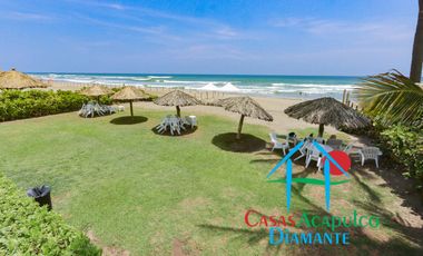 Departamento en condominio con club de playa. Terraza con vista a la alberca