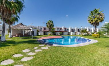 CASA EN VENTA A 15 MINUTOS DE CUERNAVACA, MORELOS. DOS ALBERCAS, 3 RECÁMARAS, AMENIDADES.