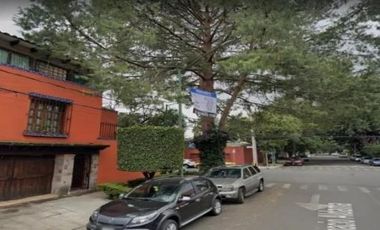 Venta de Amplia Casa en Venta bien distribuida localizada en Ignacio Aldama 71 Num. Ext. 71 Num. Int. S/N  Colonia Del Carmen C.P. 04100, DF / CDMX