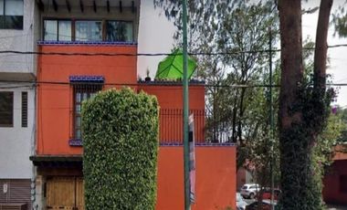 Venta de Amplia Casa en Venta bien distribuida localizada en Ignacio Aldama 71 Num. Ext. 71 Num. Int. S/N  Colonia Del Carmen C.P. 04100, DF / CDMX