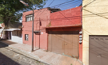 SE VENDE TERRENO CON COSTRUCCIONES