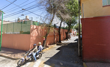 SE VENDE TERRENO CON COSTRUCCIONES
