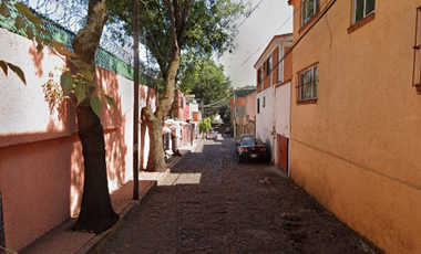 SE VENDE TERRENO CON COSTRUCCIONES