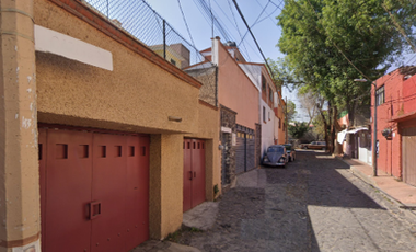 SE VENDE TERRENO CON COSTRUCCIONES