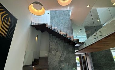 Casa De 4 Recamaras Dentro De Cluster 444 En Lomas De Angelopolis I (Precio Negociable).