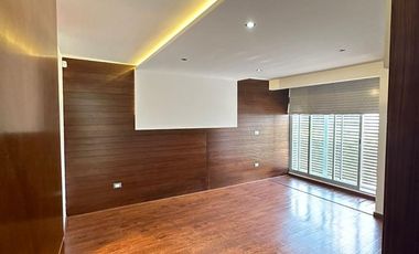 Casa De 4 Recamaras Dentro De Cluster 444 En Lomas De Angelopolis I (Precio Negociable).