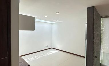 Casa De 4 Recamaras Dentro De Cluster 444 En Lomas De Angelopolis I (Precio Negociable).