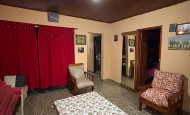 Casa En 2 Lotes En Calle 43 E/ 26 Y 30 De Verónica, Partido De Punta Indio.