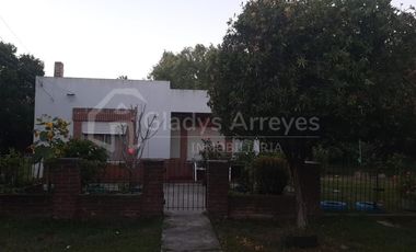 Casa En 2 Lotes En Calle 43 E/ 26 Y 30 De Verónica, Partido De Punta Indio.