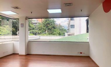 PR19042 Oficina en arriendo en el sector Villa Carlota