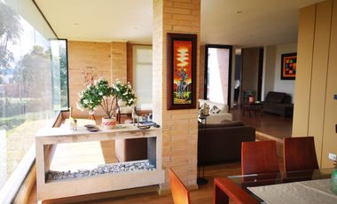 Venta Amplia Casa con 4 Habitaciones y Cuarto de Servicio: Hermosa Vista