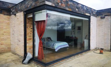 Venta Amplia Casa con 4 Habitaciones y Cuarto de Servicio: Hermosa Vista