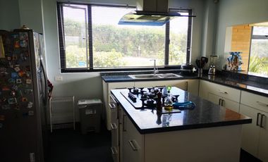 Venta Amplia Casa con 4 Habitaciones y Cuarto de Servicio: Hermosa Vista