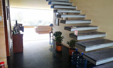 Venta Amplia Casa con 4 Habitaciones y Cuarto de Servicio: Hermosa Vista