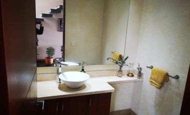 Venta Amplia Casa con 4 Habitaciones y Cuarto de Servicio: Hermosa Vista