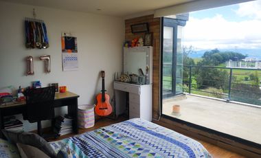 Venta Amplia Casa con 4 Habitaciones y Cuarto de Servicio: Hermosa Vista