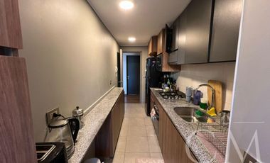 ARRIENDO DEPARTAMENTO 2 D + 2 B COMO NUEVO EN CONDOMINIO.