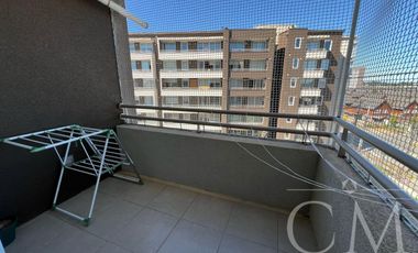 ARRIENDO DEPARTAMENTO 2 D + 2 B COMO NUEVO EN CONDOMINIO.