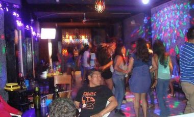 SE VENDE CASA DE PLAYA EN CALLE COMERCIO,    CERRO AZUL