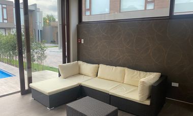 MODERNAS CASAS A ESTRENAR EN CONJUNTO CUMBAYA (Colegio Menor, Vía Santa Inés)