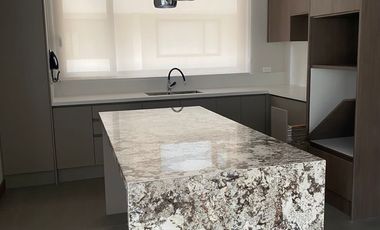 MODERNAS CASAS A ESTRENAR EN CONJUNTO CUMBAYA (Colegio Menor, Vía Santa Inés)