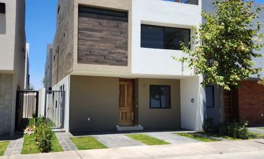 Casa Nueva en Venta en Parques Vallarta en Zapopan