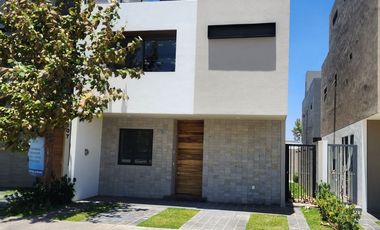 Casa Nueva en Venta en Parques Vallarta en Zapopan