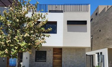 Casa Nueva en Venta en Parques Vallarta en Zapopan