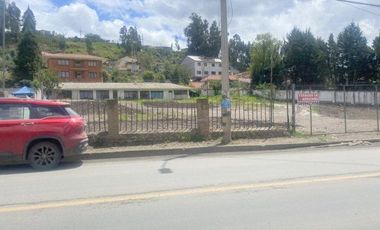 Terreno comercial en alquiler 2.497m2T Panamericana Norte, frente al Cuartel Dávalos Cuenca
