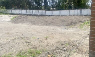 Terreno comercial en alquiler 2.497m2T Panamericana Norte, frente al Cuartel Dávalos Cuenca