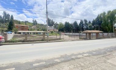 Terreno comercial en alquiler 2.497m2T Panamericana Norte, frente al Cuartel Dávalos Cuenca