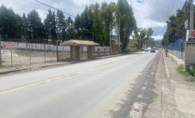 Terreno comercial en alquiler 2.497m2T Panamericana Norte, frente al Cuartel Dávalos Cuenca