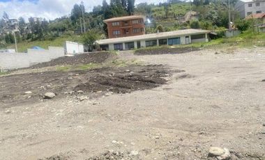 Terreno comercial en alquiler 2.497m2T Panamericana Norte, frente al Cuartel Dávalos Cuenca