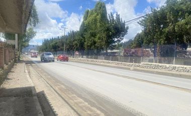 Terreno comercial en alquiler 2.497m2T Panamericana Norte, frente al Cuartel Dávalos Cuenca