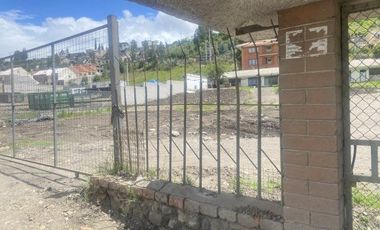 Terreno comercial en alquiler 2.497m2T Panamericana Norte, frente al Cuartel Dávalos Cuenca
