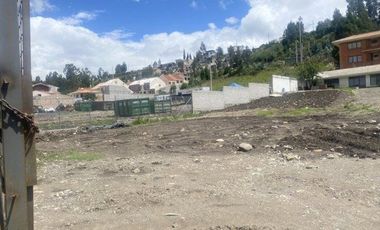 Terreno comercial en alquiler 2.497m2T Panamericana Norte, frente al Cuartel Dávalos Cuenca