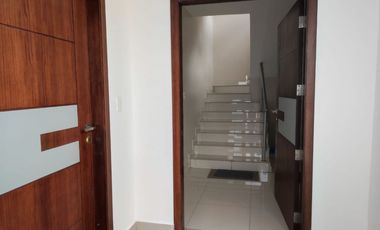 casa en urbanización de venta en manta zona sur