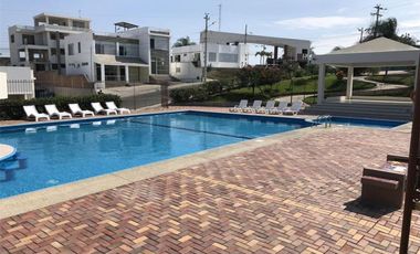 casa en urbanización de venta en manta zona sur