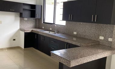 Napoli alquiler casa con piscina de 3 Dormitorios con su baño (J Luna)