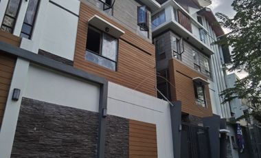 5 Parking slots,5 Toilet and Bath Townhouse For SALE in Manila City Near Malacanang