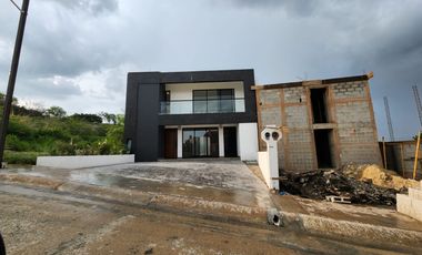 SE VENDE BONITA CASA UBICADO EN FRACCIONAMIENTO LOMAS VERDES