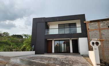 SE VENDE BONITA CASA UBICADO EN FRACCIONAMIENTO LOMAS VERDES
