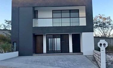 SE VENDE BONITA CASA UBICADO EN FRACCIONAMIENTO LOMAS VERDES