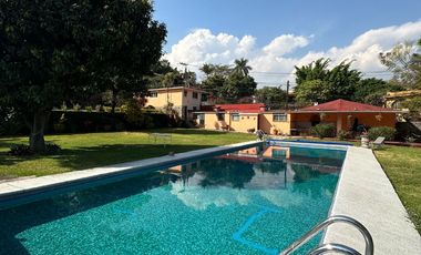 VENTA DE HERMOSA CASA DE 4,000 MTS DE TERRENO EN ZONA RESIDENCIAL DE CUERNAVACA