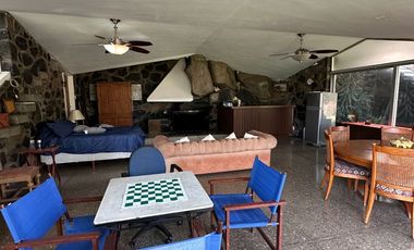 VENTA DE HERMOSA CASA DE 4,000 MTS DE TERRENO EN ZONA RESIDENCIAL DE CUERNAVACA