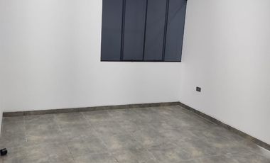 VENDO CASA DE ESTRENO  EN LA ENTRADA DE BOULEVARD