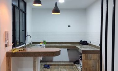 VENDO CASA DE ESTRENO  EN LA ENTRADA DE BOULEVARD